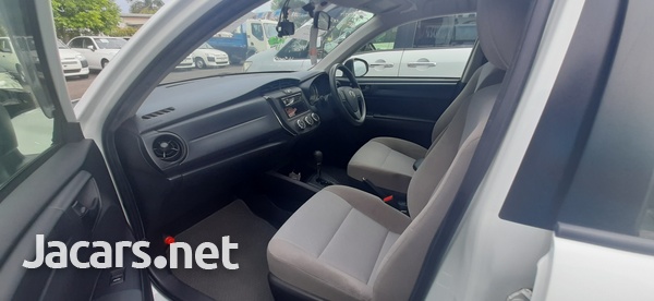 Toyota Axio 1,3L 2017-4