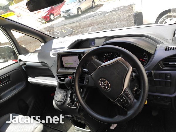 Toyota Noah 2,0L 2016-4