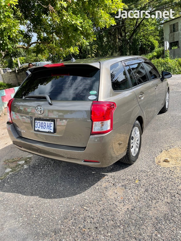 Toyota Fielder 1,5L 2013-4