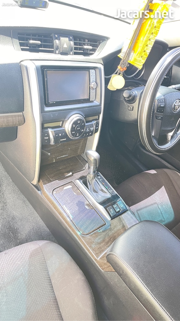 Toyota Mark X 2,5L 2013-6
