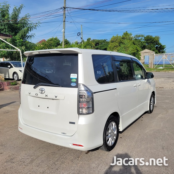Toyota Voxy 2,0L 2013-3