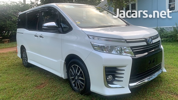 Toyota Voxy 2,0L 2015-3