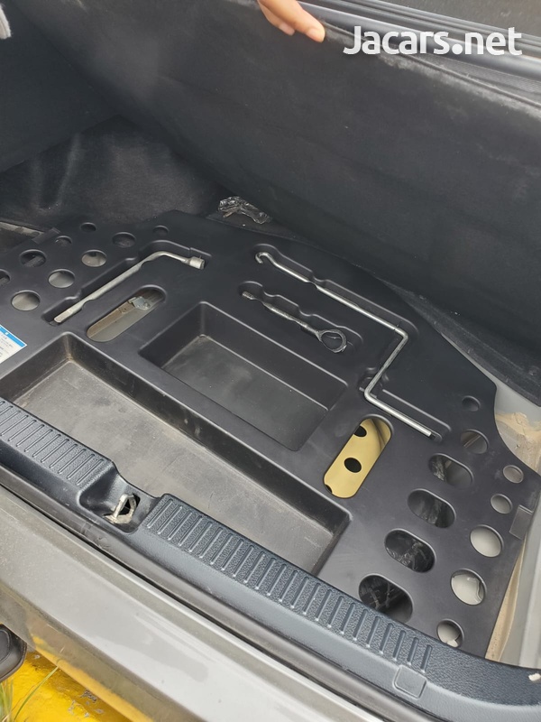 Toyota Mark X 2,4L 2013-12