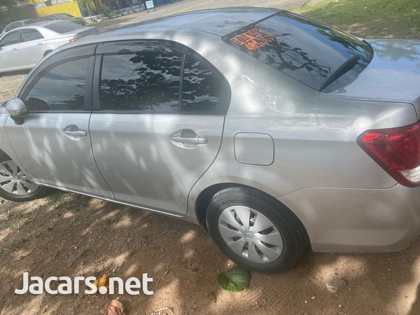 Toyota Axio 1,5L 2014-4