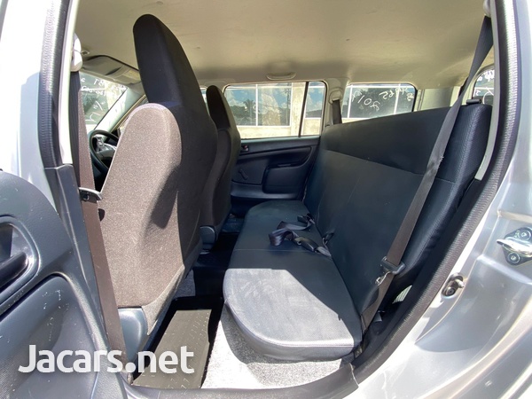 Toyota Probox 1,3L 2017-10