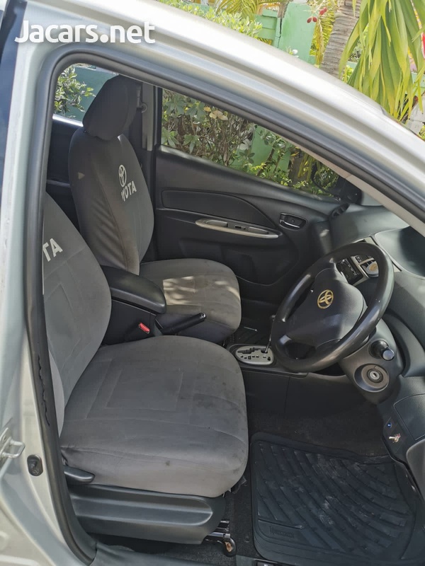Toyota Yaris 1,6L 2010-3