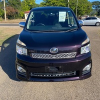 Toyota Voxy 2,0L 2013 Toyota Voxy 2,0L 2013
