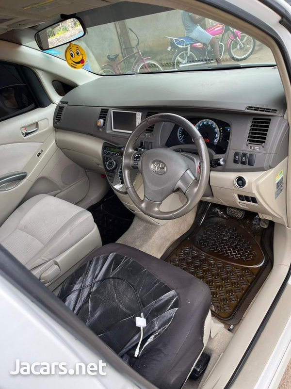 Toyota Isis 1,8L 2010-5