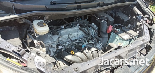Toyota Voxy 2,0L 2012-8