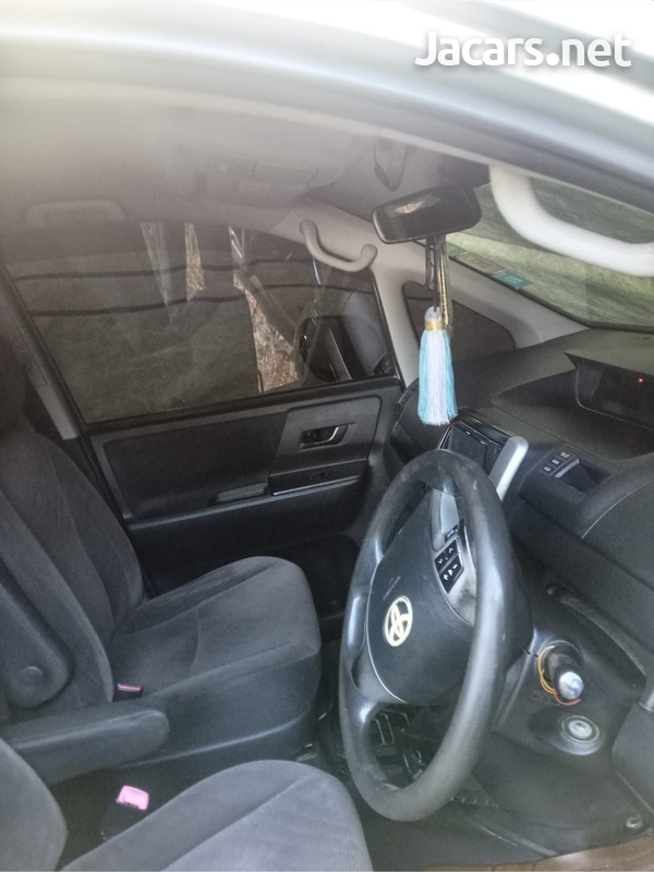 Toyota Voxy 2,0L 2012-2