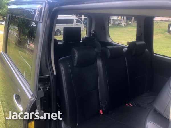 Toyota Noah 2,0L 2012-8