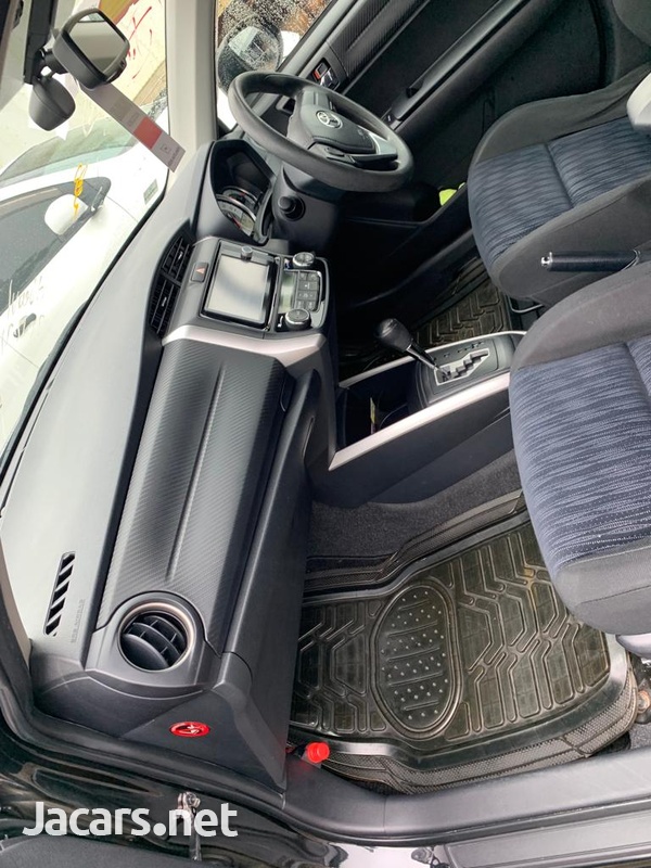 Toyota Fielder 1,5L 2012-8