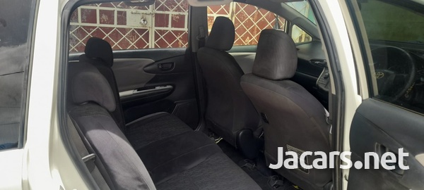 Toyota Wish 1,8L 2012-9