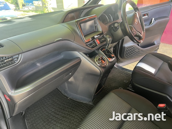 Toyota Voxy 2,0L 2014-7