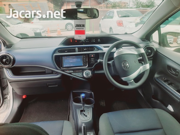 Toyota Aqua 1,5L 2017-8