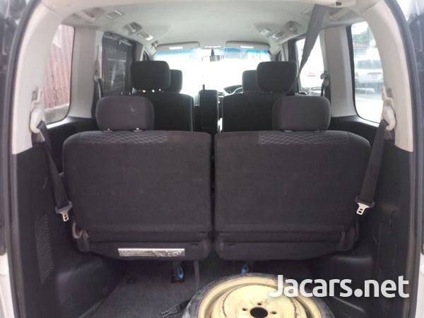 2013 Nissan Serena-9