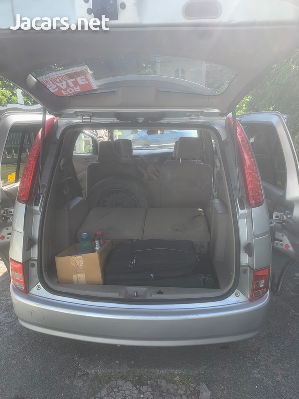 Toyota Isis 1,8L 2006-5