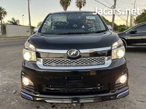 Toyota Voxy 2,0L 2013-2