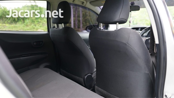 Toyota Vitz 1,0L 2013-5