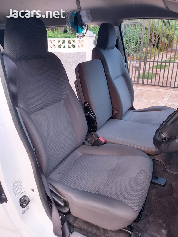 2014 Nissan Caravan NV350-9