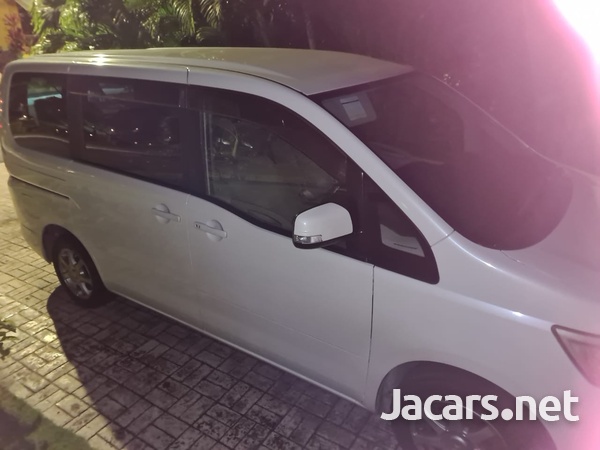Nissan Serena 2,0L 2009-4