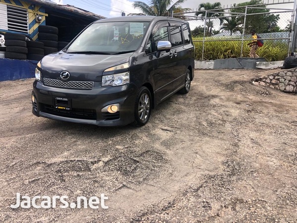 Toyota Voxy 2,0L 2013-8