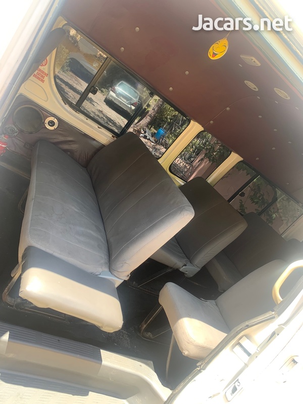 Toyota Hiace 5,0L 2010-9