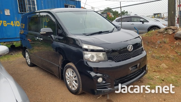 Toyota Voxy 2,0L 2011-2
