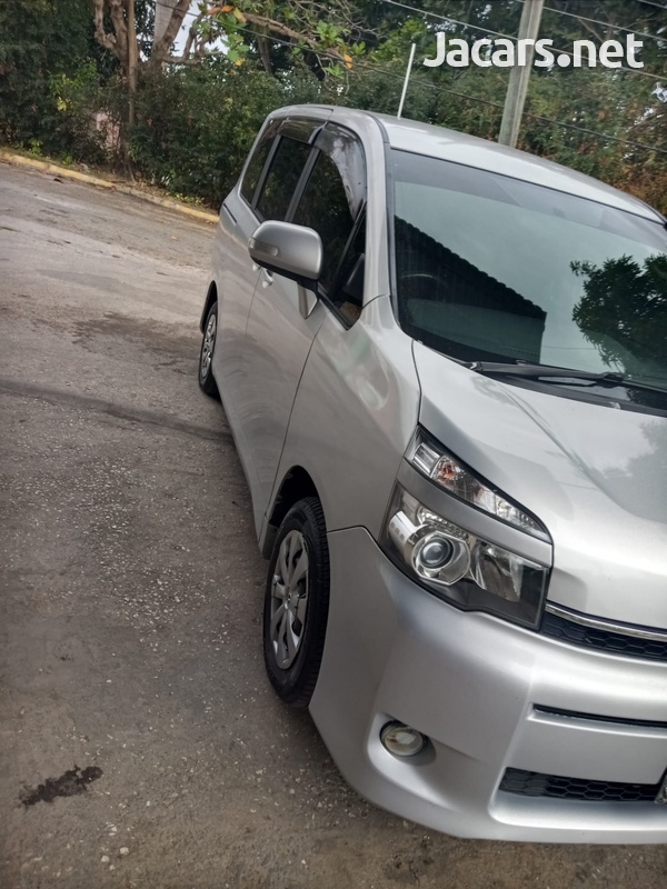 Toyota Voxy 2,0L 2010-1