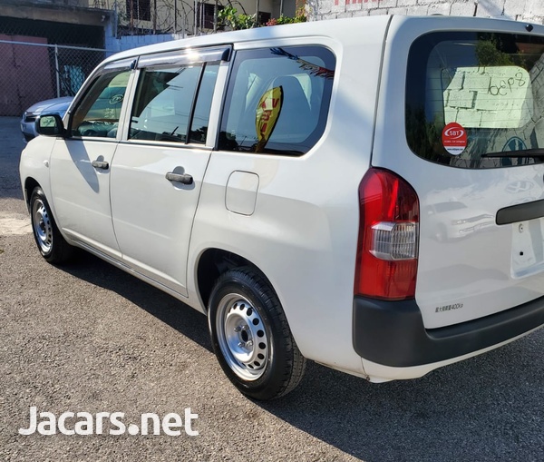 Toyota Probox 1,5L 2017-3