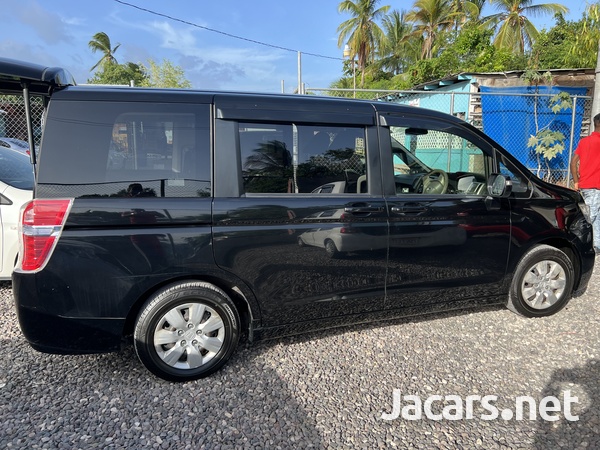 Honda Stepwgn 2,0L 2013-7