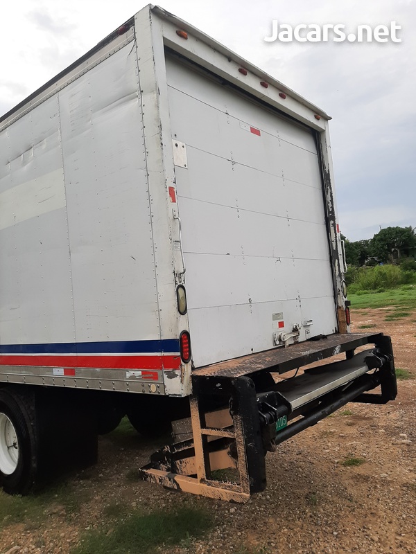 2003 International box truck-10