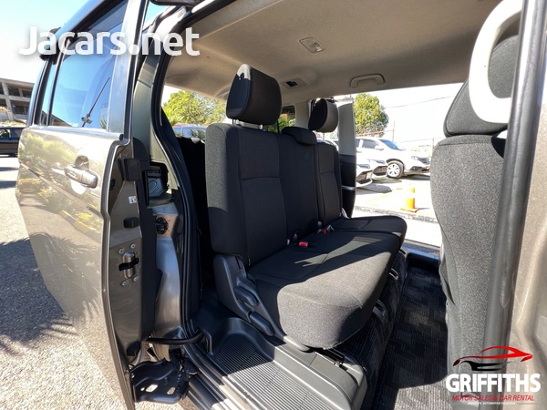 Toyota Isis 1,8L 2013-11