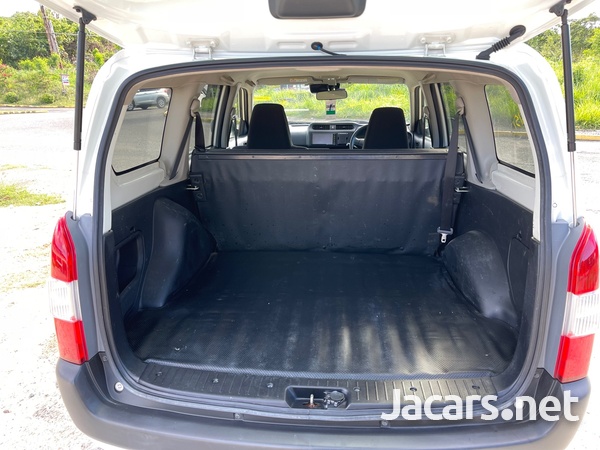 Toyota Probox 1,5L 2017-15