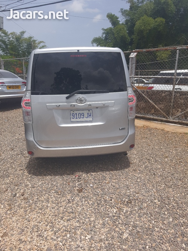 Toyota Voxy 1,8L 2011-2