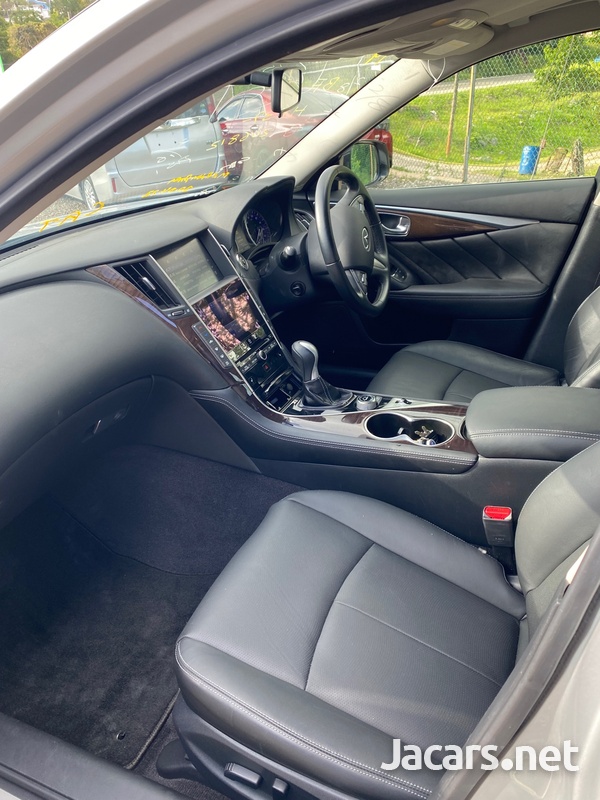 Nissan Skyline 3,5L 2015-12