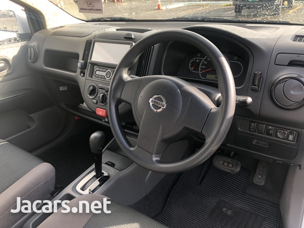 Nissan AD Wagon 1,5L 2016-8