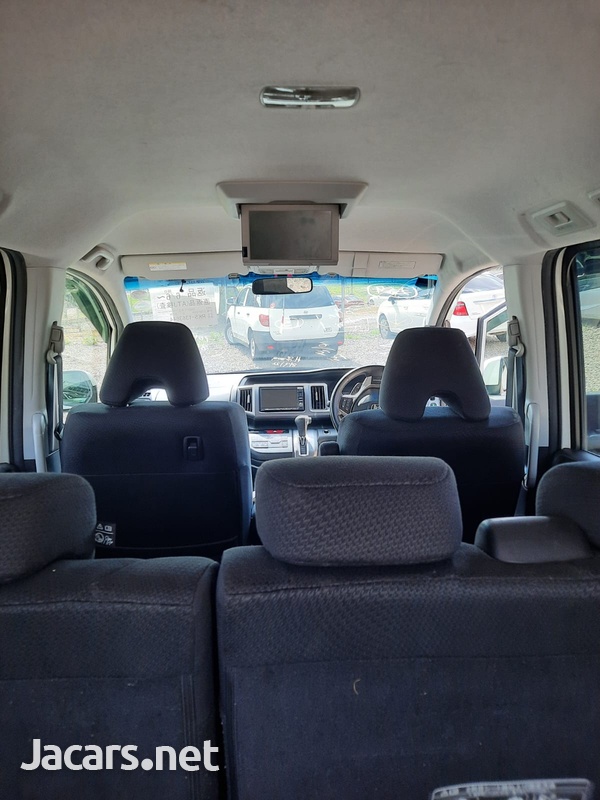 Honda Stepwgn Spada 2,0L 2013-9