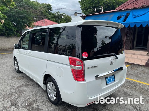 Honda Stepwgn 2,0L 2013-5