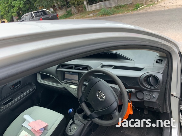 Toyota Aqua 1,5L 2017-6