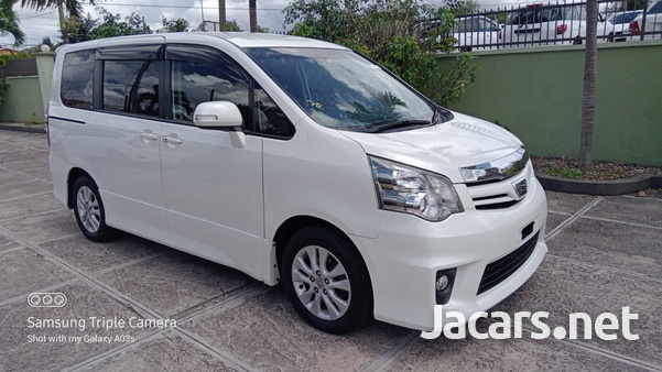 Toyota Noah 2,0L 2013-3