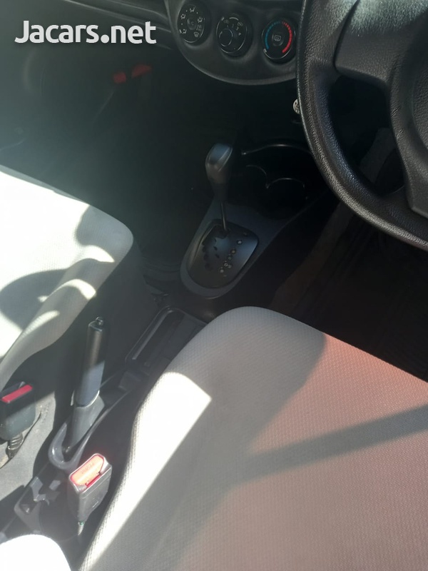 Toyota Vitz 1,3L 2013-6