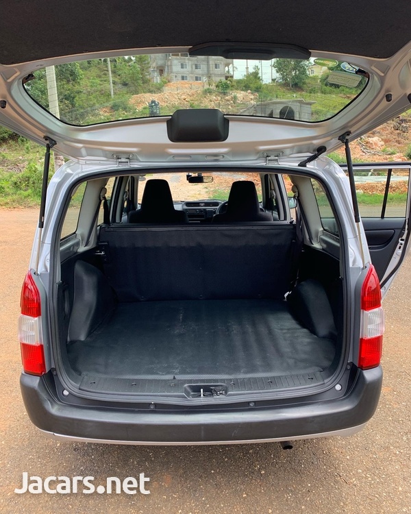Toyota Probox 1,5L 2016-8