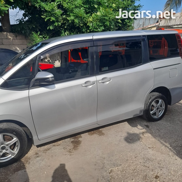 Toyota Noah 2,0L 2016-3