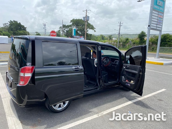 Honda Stepwgn 2,0L 2011-4