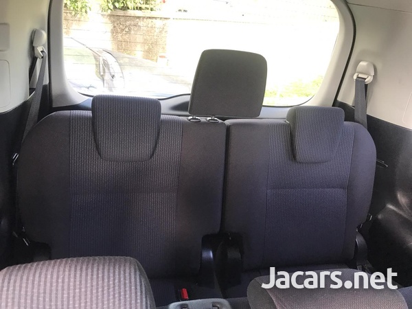 Toyota Voxy 2,0L 2017-8