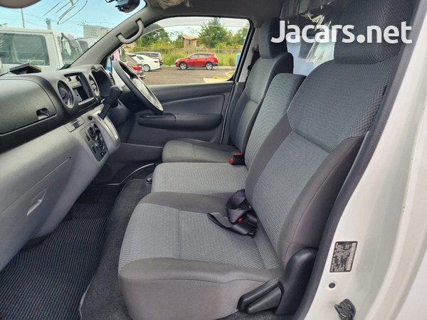 Nissan Caravan 2,0L 2016-6