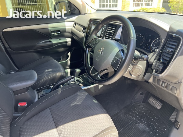 Mitsubishi Outlander or Airtrek 2,0L 2019-5