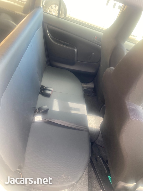 Toyota Probox 1,5L 2016-3