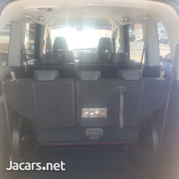 Honda Stepwgn Spada 2,0L 2013-10